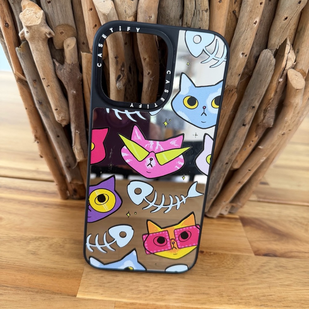 Casetify Mirror Vibrant Cat and Fishbone Case
MagSafe. iPhone 15 Pro Max.